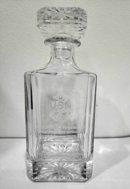 CUSTOMISABLE DECANTER