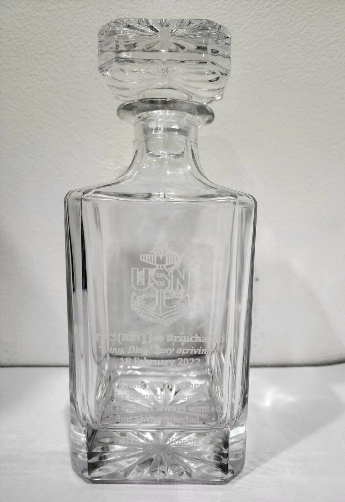 CUSTOMISABLE DECANTER