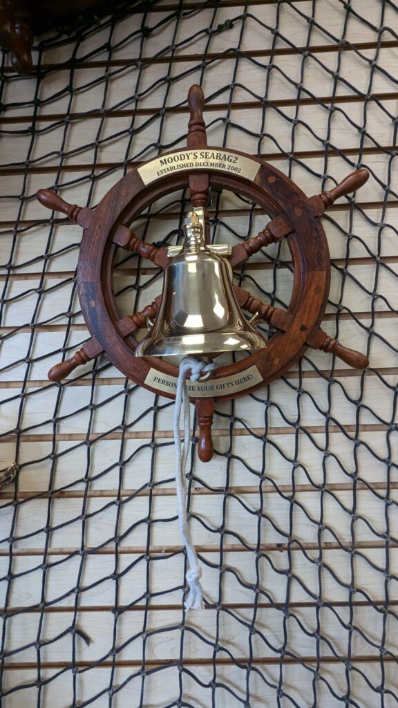18'' SHIPS WHEEL WITH SIMPLE ANCHOR BELL - Image 3