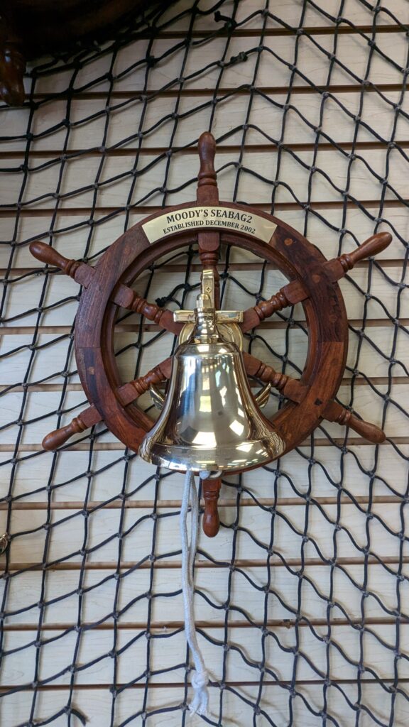 18'' SHIPS WHEEL WITH SIMPLE ANCHOR BELL