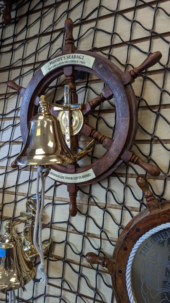 18'' SHIPS WHEEL WITH SIMPLE ANCHOR BELL - Image 4